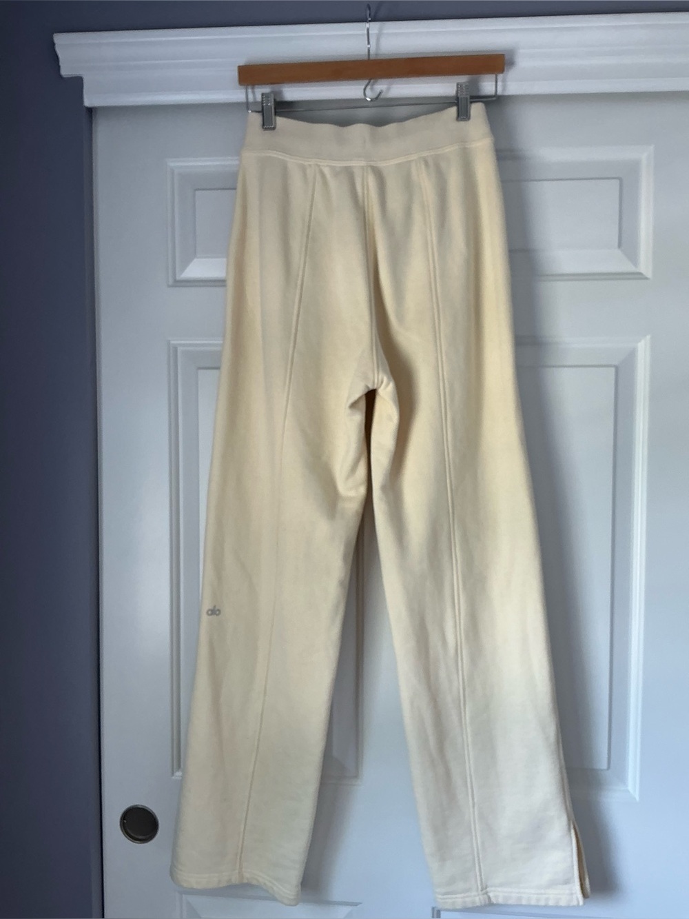 ALO Yoga Straight Leg Sweatpants in French Vanilla S - Picture 5 of 16